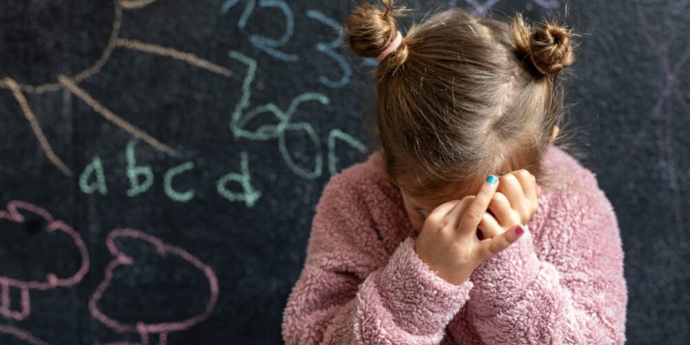 Criança tímida na escola: é normal? O que os pais devem fazer? - Centro Educacional Gama